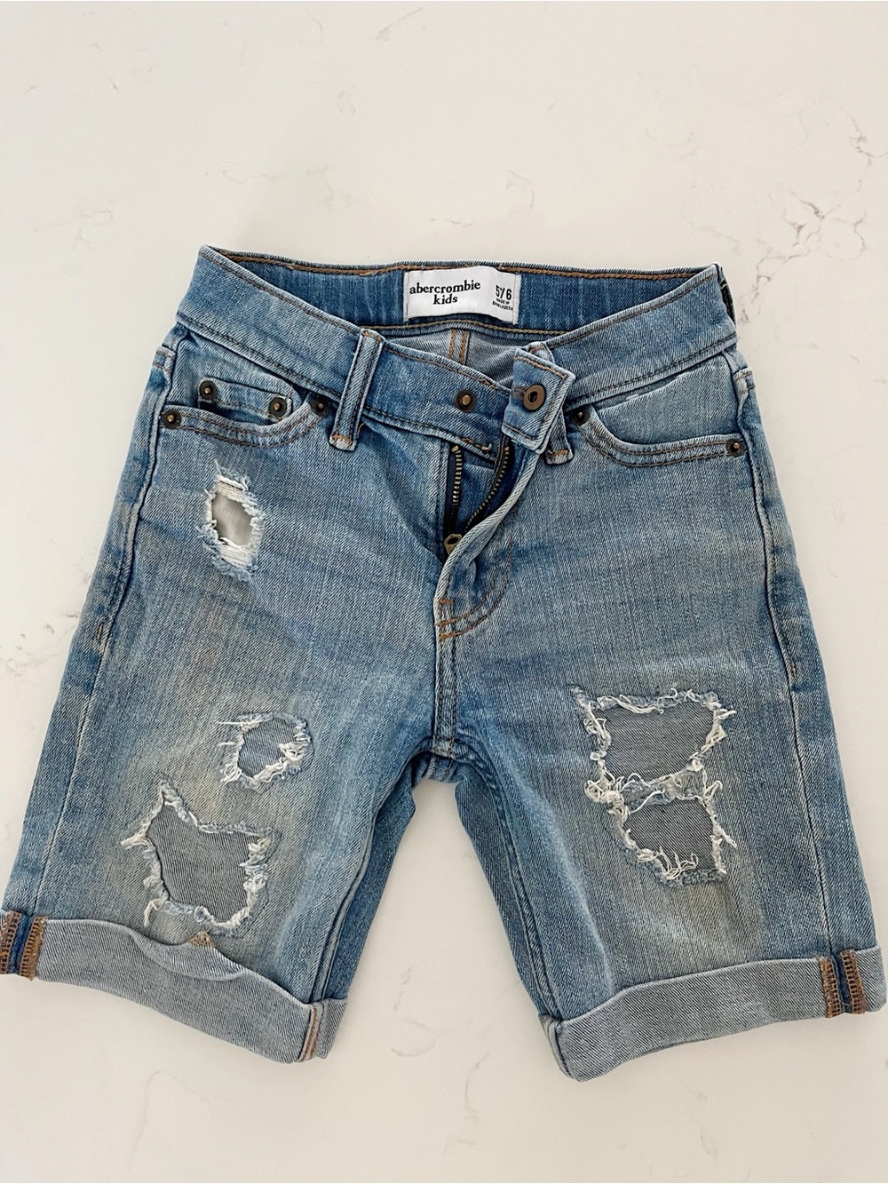 • kids Abercrombie distressed shorts •